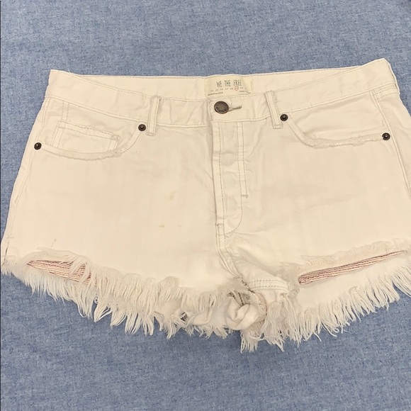 Free People Size 29 denim shorts. Off white color - Picture 4 of 7